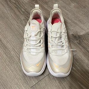 Womens Nike Air Sneakers Size 7.5